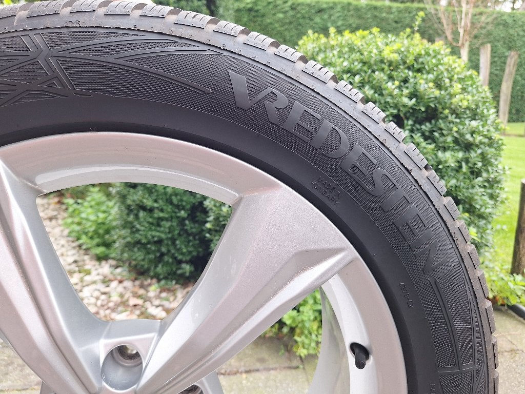 Orginele Audi Q5 19 inch velgen met Vredestein winterbanden, Banden en Velgen, Winterbanden, 235 mm, Ophalen