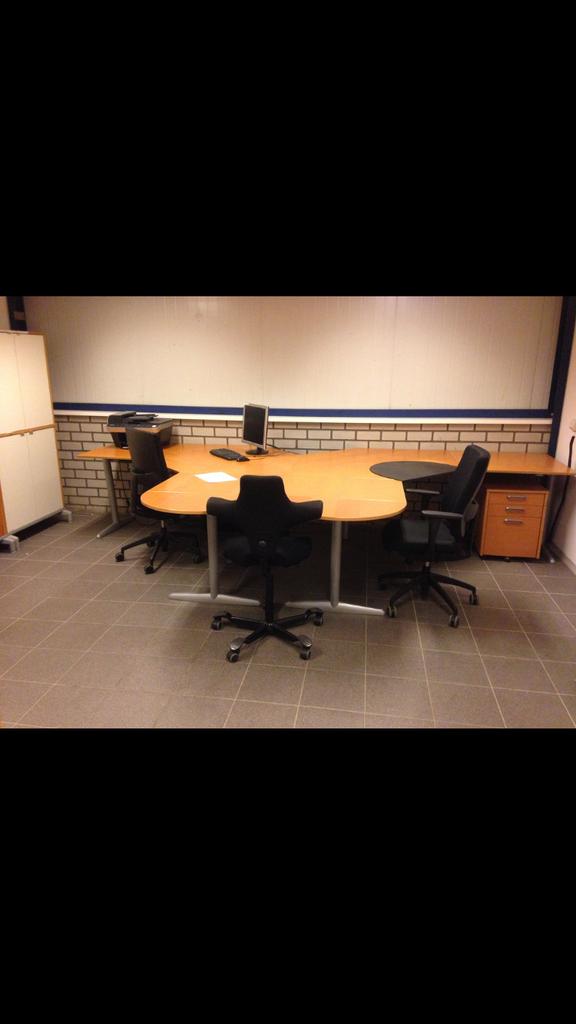 IKEA bureau Effective, Ophalen, Gebruikt, Hout, Hoekbureau