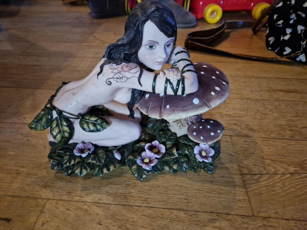 Decoratief beeldje: Elfje met paddenstoel, Ophalen, Minder dan 20 cm, Handgemaakt, Beeld