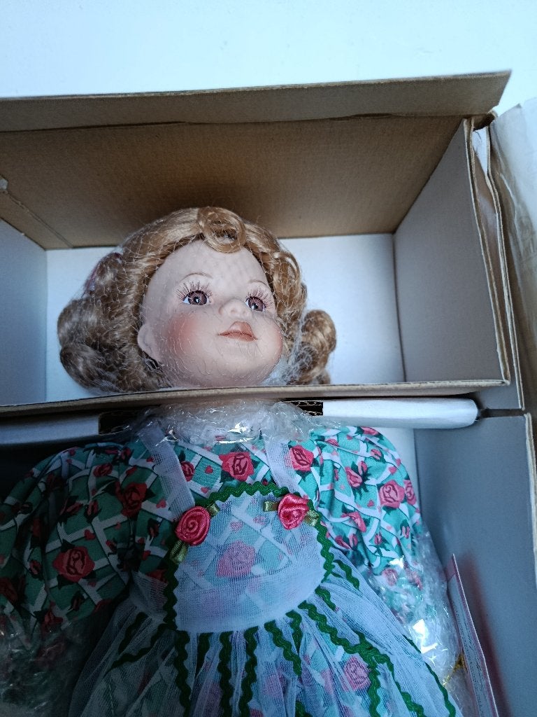 Ashon Drake pop Gathering Roses, Verzamelen, Poppen, Ophalen, Zo goed als nieuw, Pop, Levensecht of Reborn