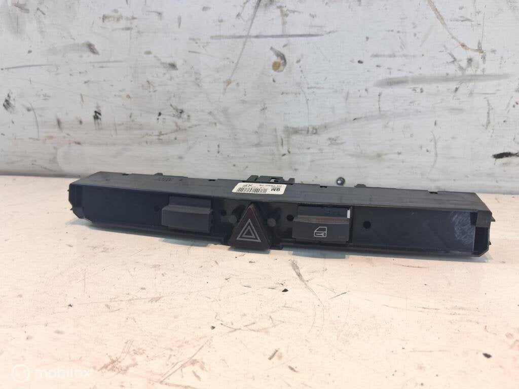 Alarmlichten schakelaar Opel Zafira B ('05-'11) 13100105XF, Gebruikt, Opel, Ophalen of Verzenden, Opel