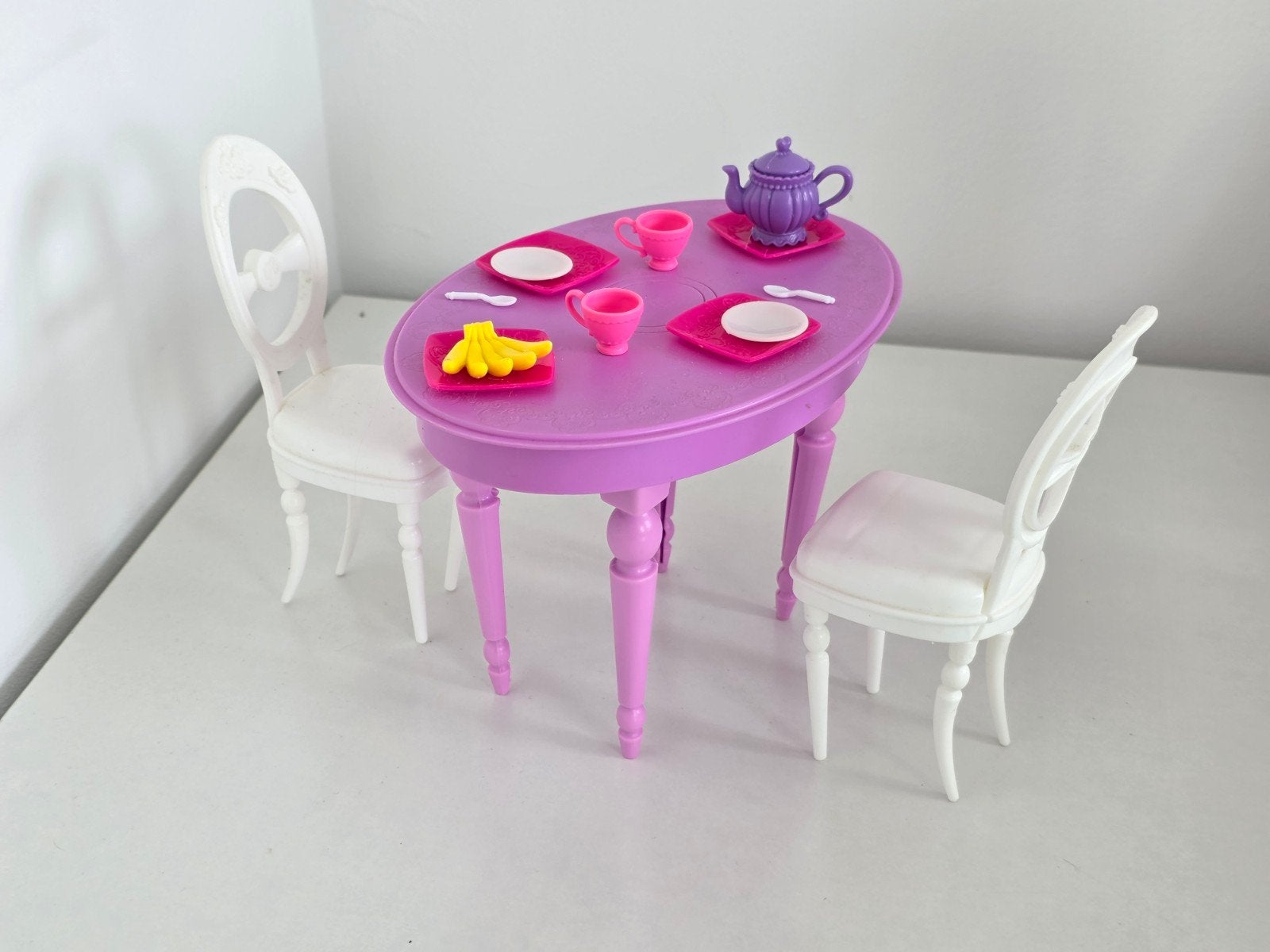 Barbie meubels tafel met stoelen, Ophalen of Verzenden, Gebruikt, Barbie