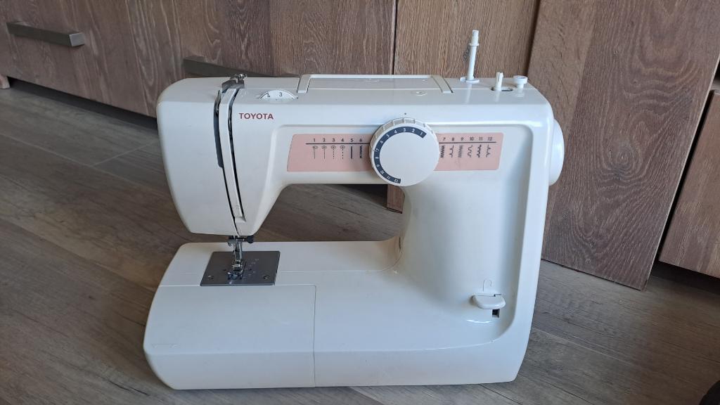 Toyota naaimachine, Ophalen of Verzenden, Gebruikt, Naaimachine, Overige merken