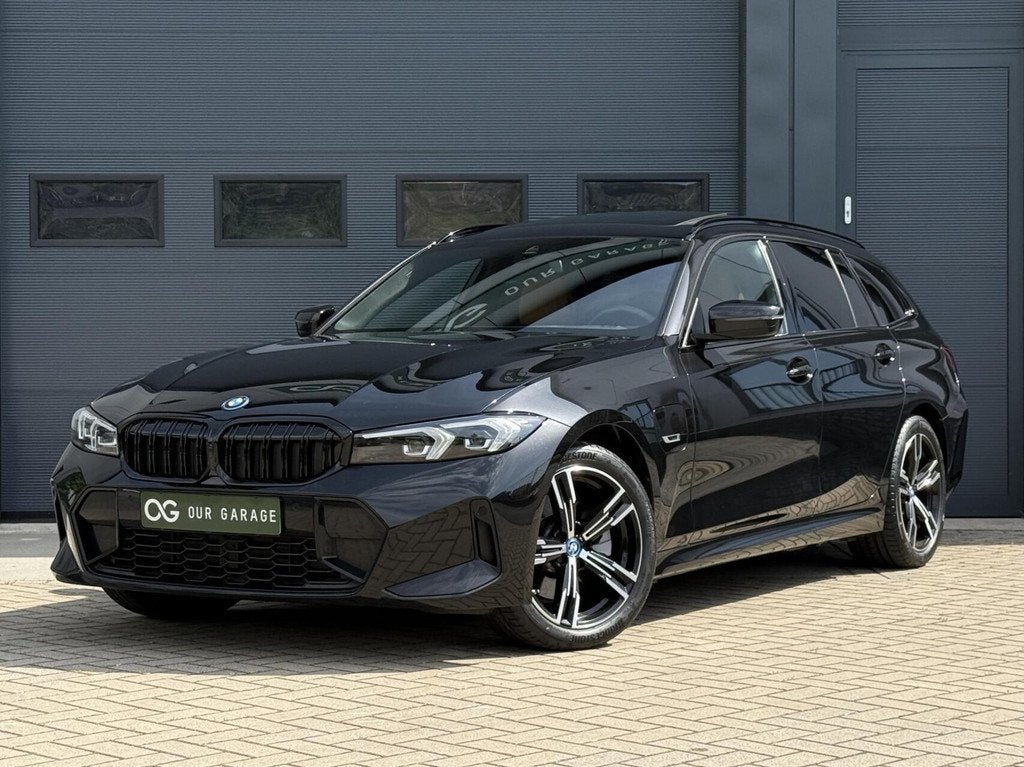 BMW 3-serie Touring 320e xDrive M-Sport|LCI|H&K|Pano|Leer, Auto's, BMW, 1998 cc, Gebruikt, 4 cilinders, Met garantie (alle)