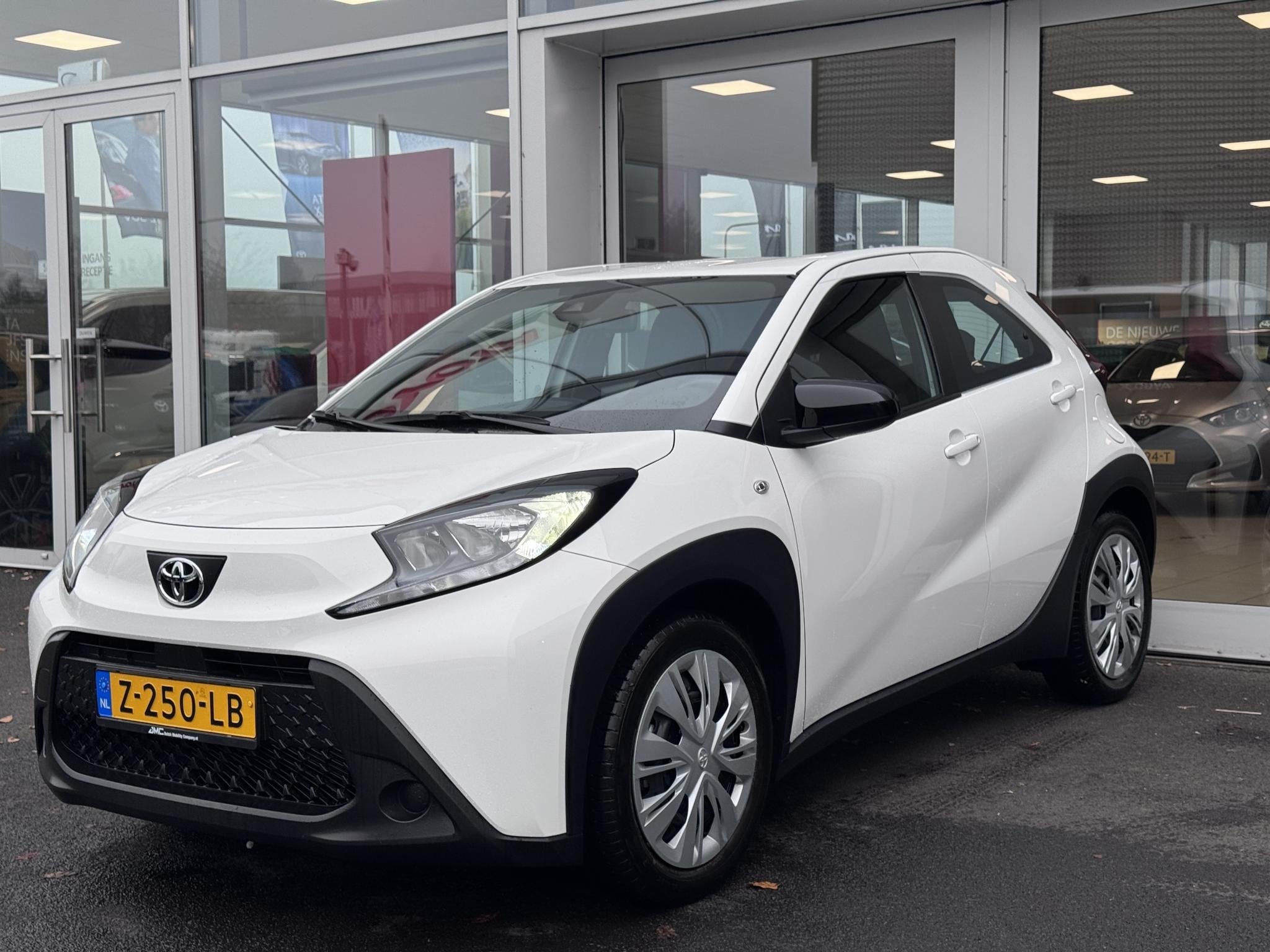 Toyota Aygo X 1.0 VVT-i MT Play | Camera | Airco | Multifunc, Auto's, Dealer onderhouden, Stof, Gebruikt, 920 kg