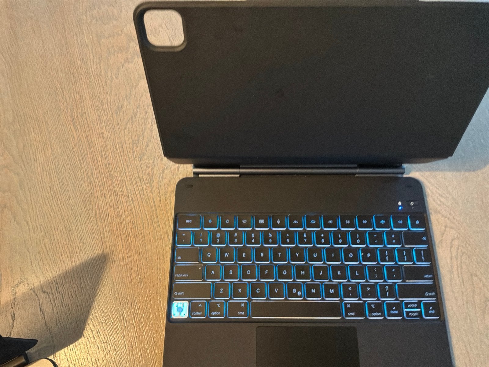 BleuBuild Toetsenbord Hoes voor iPad Pro 13 inch, 13 inch of meer, Verzenden, Zwart, Zo goed als nieuw