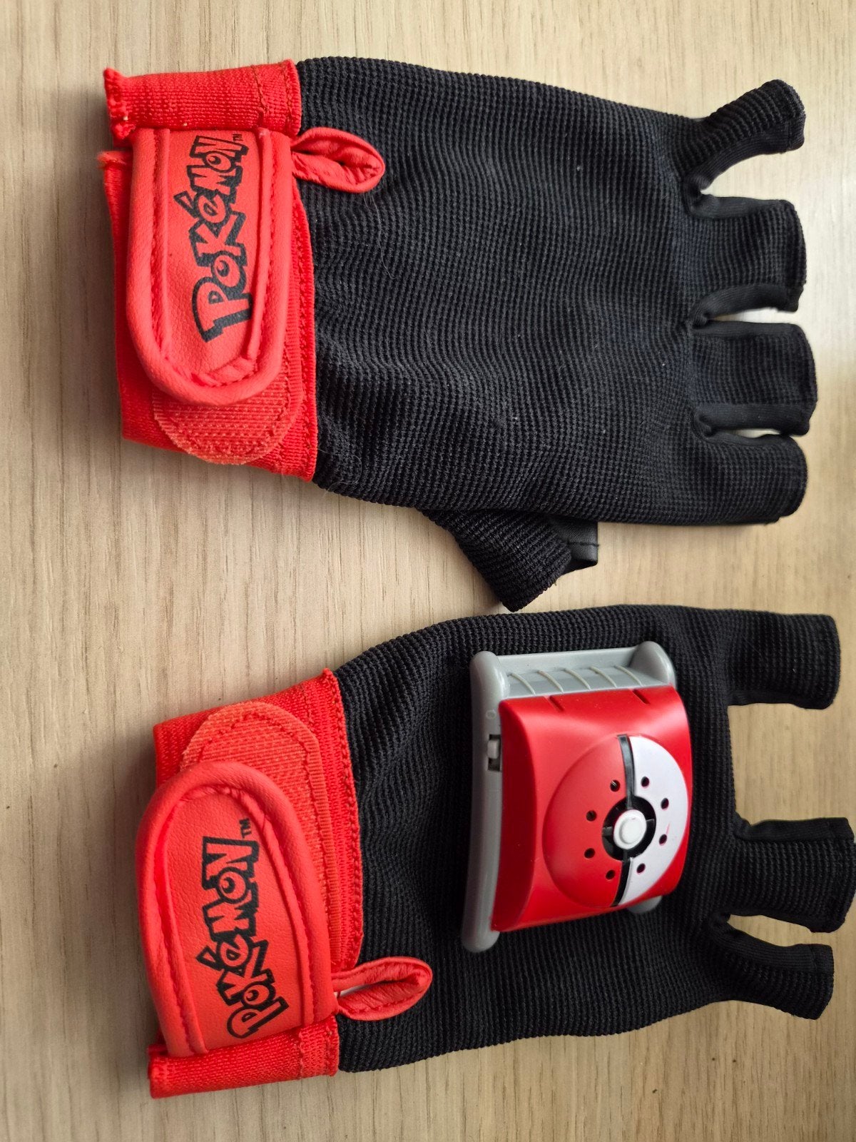 Pokémon Trainer Handschoenen met Pokéball Clip, Ophalen of Verzenden, Gebruikt, Overige typen