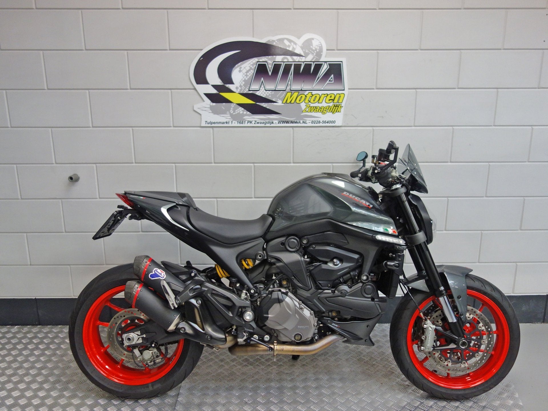 Ducati Monster +, ABS, Meer dan 35 kW, Handgeschakeld, 937 cc