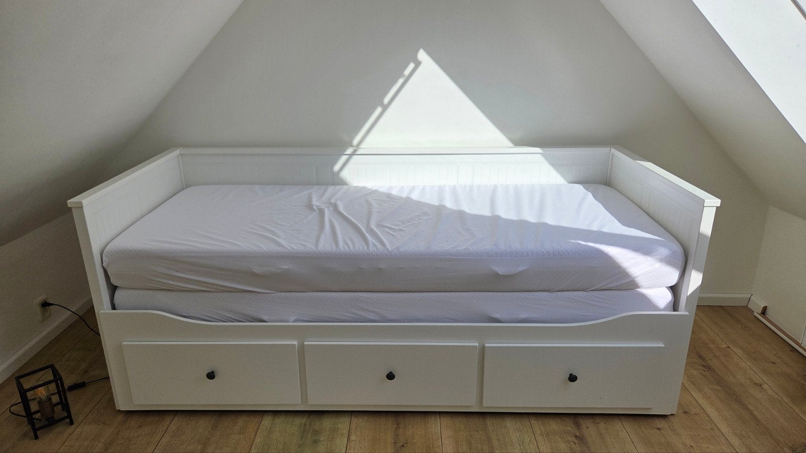 Ikea Hemnes bedbank - wit, uitschuifbaar met lades, Huis en Inrichting, Ophalen, Eenpersoons, Wit, Zo goed als nieuw