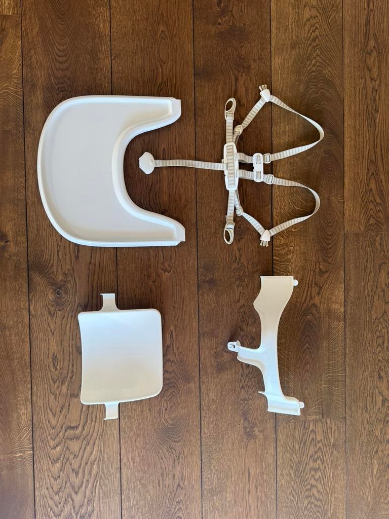 Stokke baby set + harness + tafelblad, Kinderen en Baby's, Kinderstoelen, Ophalen of Verzenden, Zo goed als nieuw, Meegroeistoel