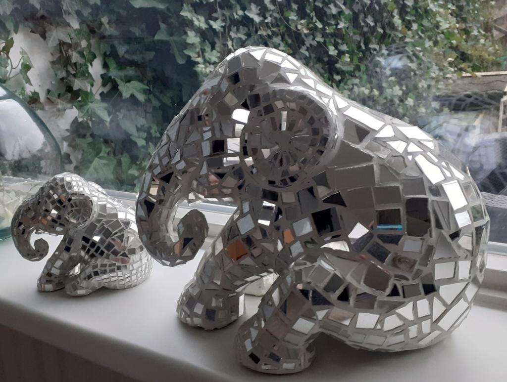 Zittende Elephant Parade olifant 30 cm, Antiek en Kunst, Ophalen of Verzenden
