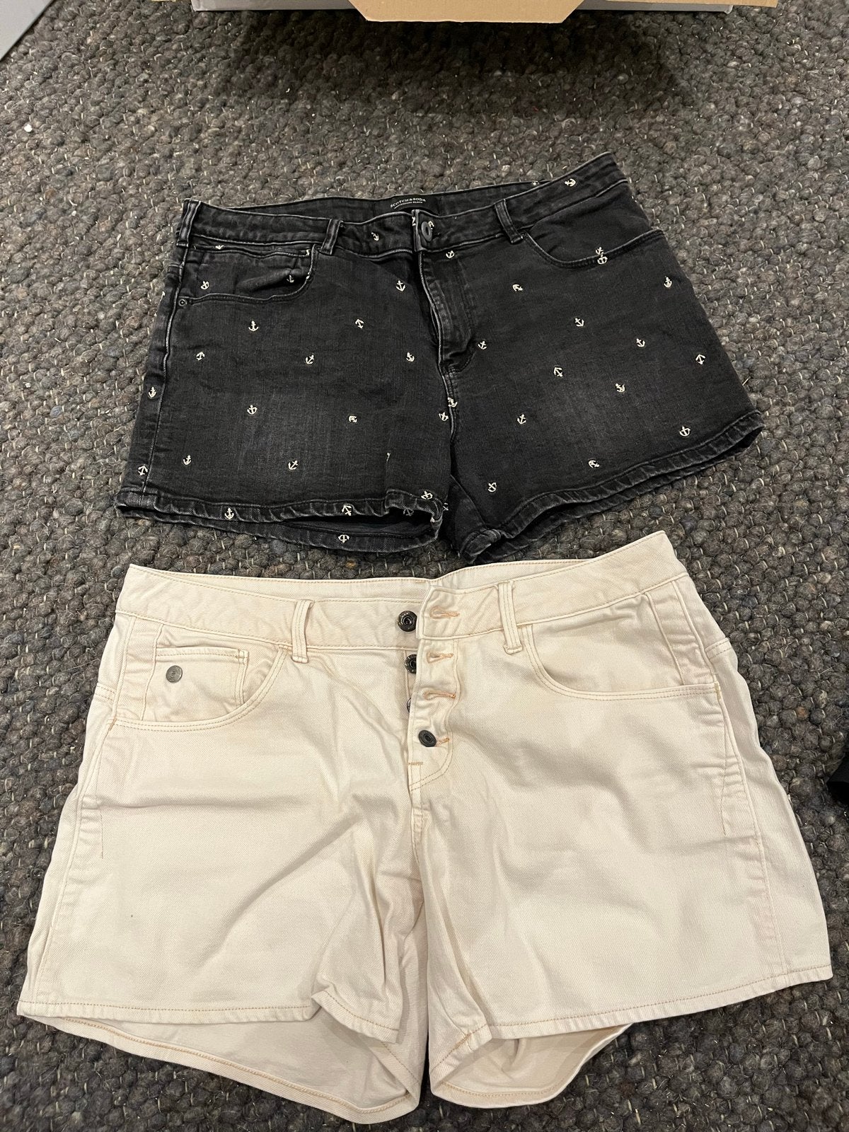 Gratis .2 Dames Korte Broeken Maat L, Kleding | Dames, Kort, Meerkleurig, Maat 42/44 (L), Ophalen of Verzenden