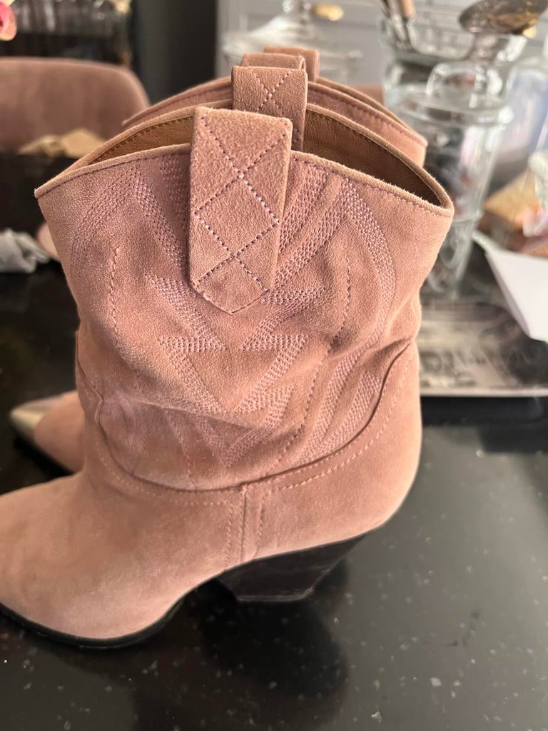 Lola Cruz Roze suède cowboylaarzen met metalen neus, maat 37, Kleding | Dames, Schoenen, Ophalen of Verzenden, Zo goed als nieuw