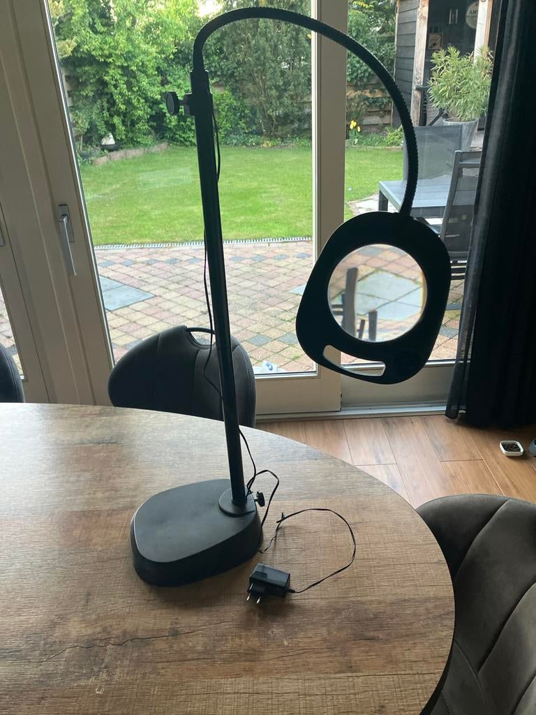 Naturalight 5" LED Vloer/Tafel Loep Lamp, Ophalen, Zwart, Zo goed als nieuw, Metaal