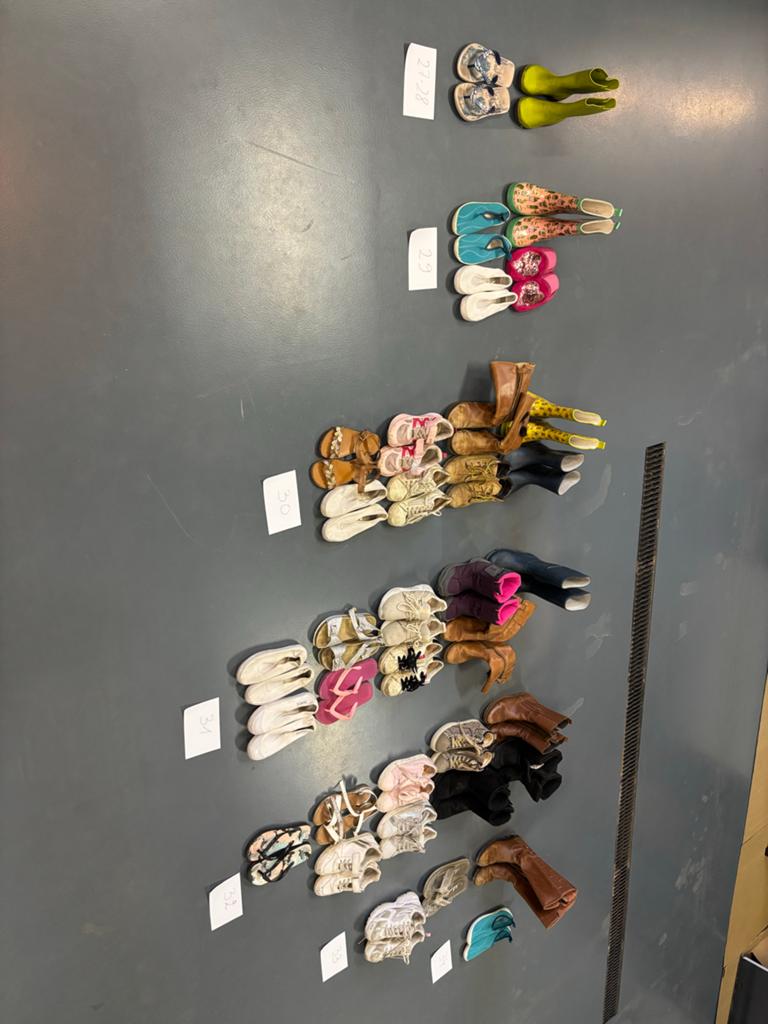 Grote set kinderschoenen maten27, 28, 29, 30, 31, 32, 33, 34, Ophalen of Verzenden, Zo goed als nieuw