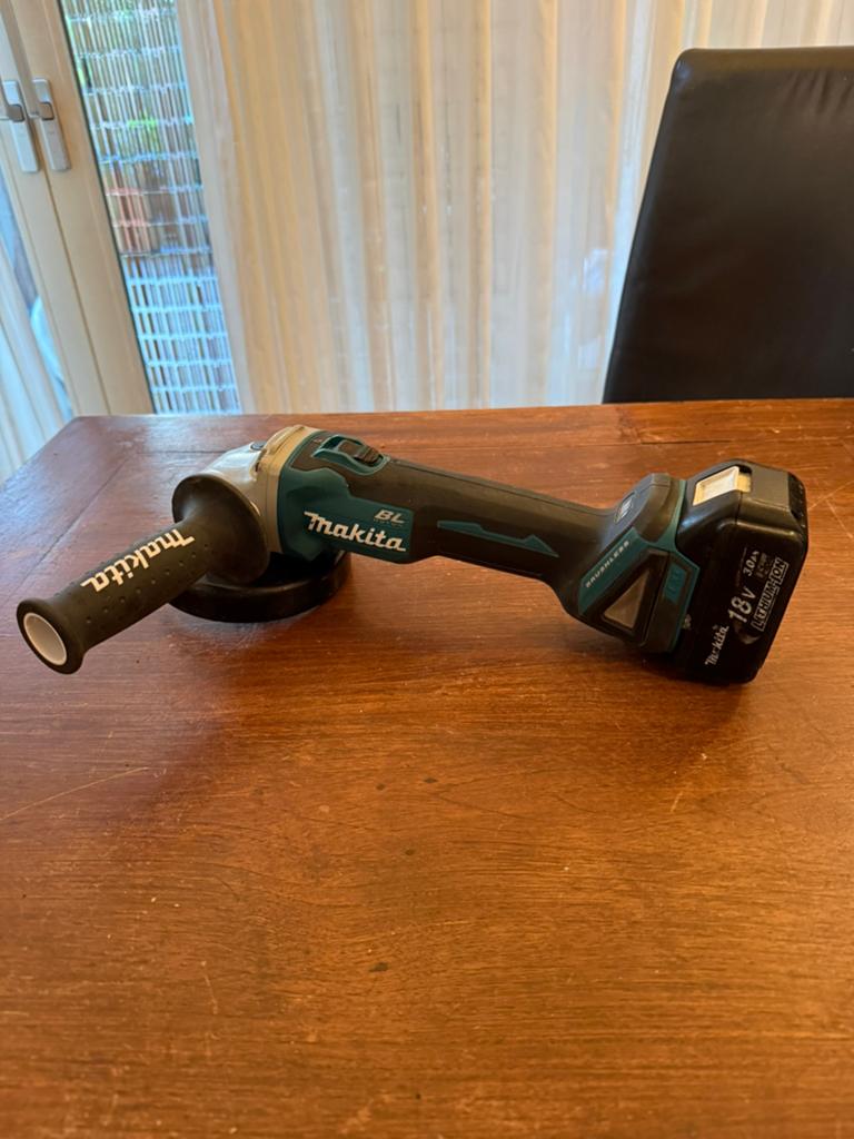 Te koop Makita haakse slijper, Ophalen of Verzenden, Gebruikt, Haakse handslijpmachine