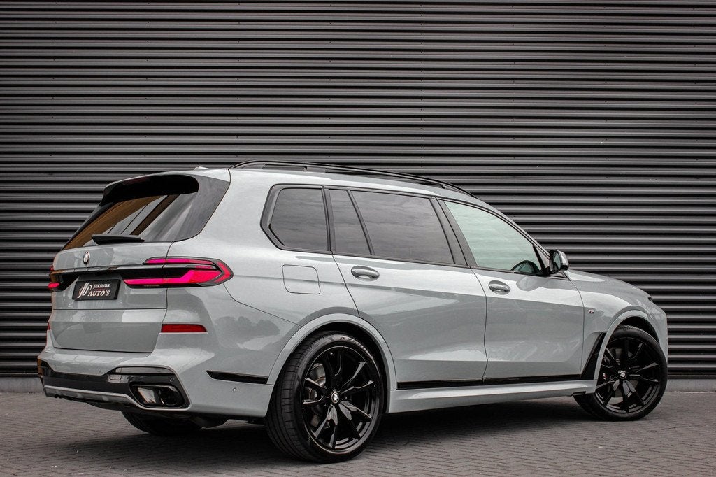 BMW X7 XDrive40d High Executive / HEAD- UP / PANO- DAK / LUC, Auto's, BMW, Gebruikt, 2993 cc, 7 stoelen, 340 pk
