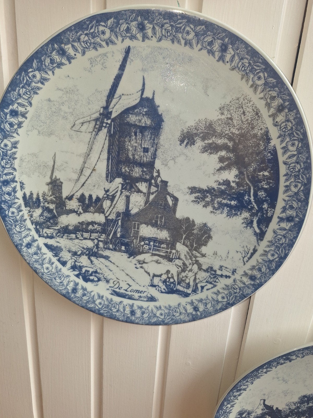Delfts Blauw Wandbord 'De Zomer' met Molenlandschap, Ophalen