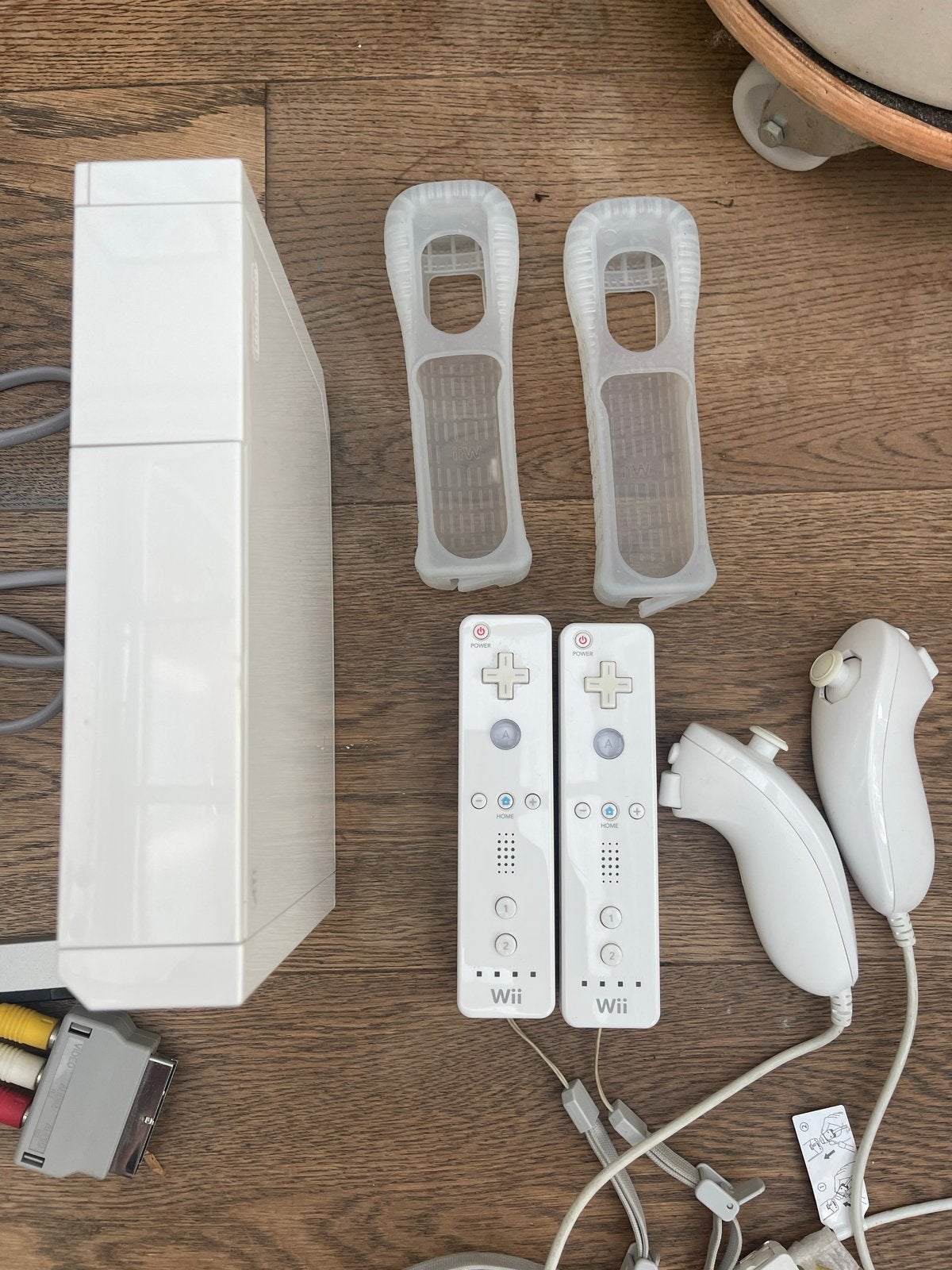 Complete Nintendo Wii, family mat, balance board, stuur etc, Ophalen of Verzenden, Gebruikt, Met 2 controllers, Met games