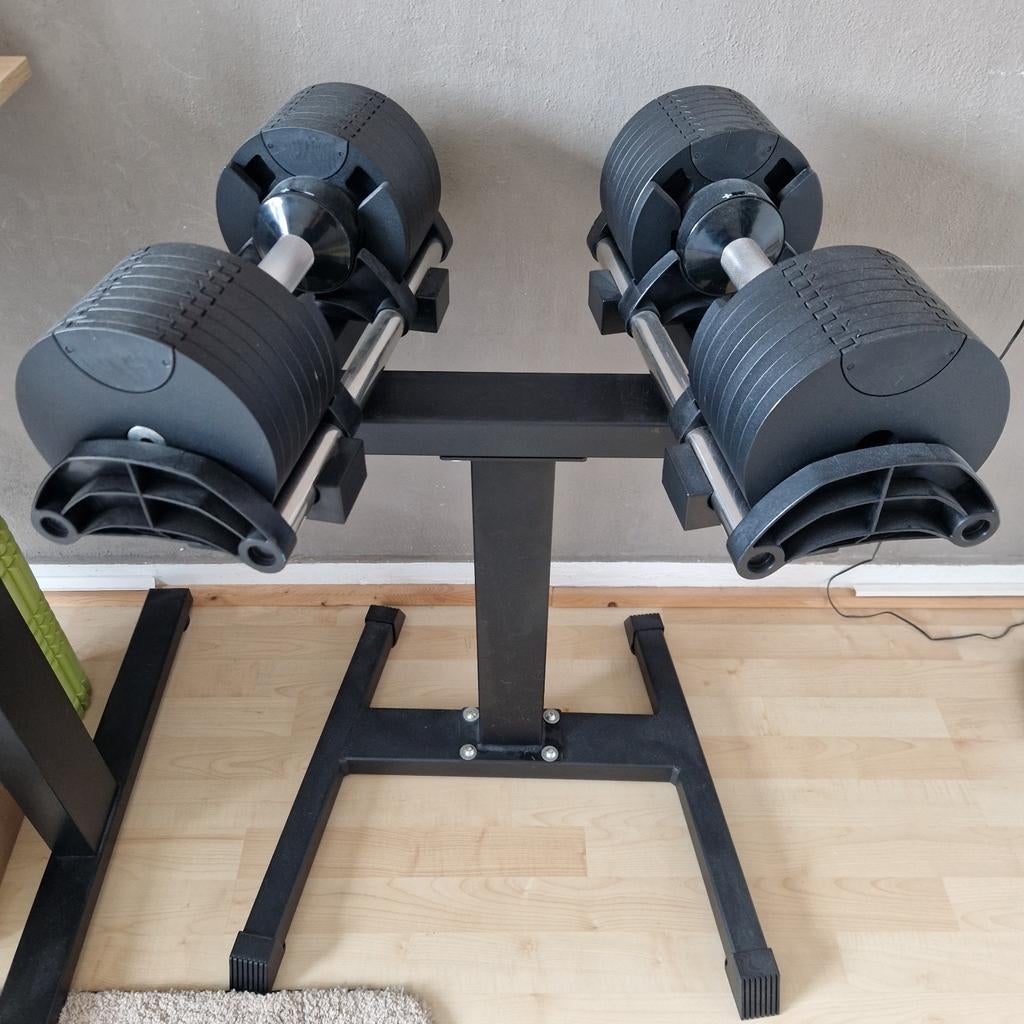 Verstelbare dumbbells + standaard (2x 32kg), Sport en Fitness, Fitnessmaterialen, Ophalen, Nieuw, Benen, Dumbbell