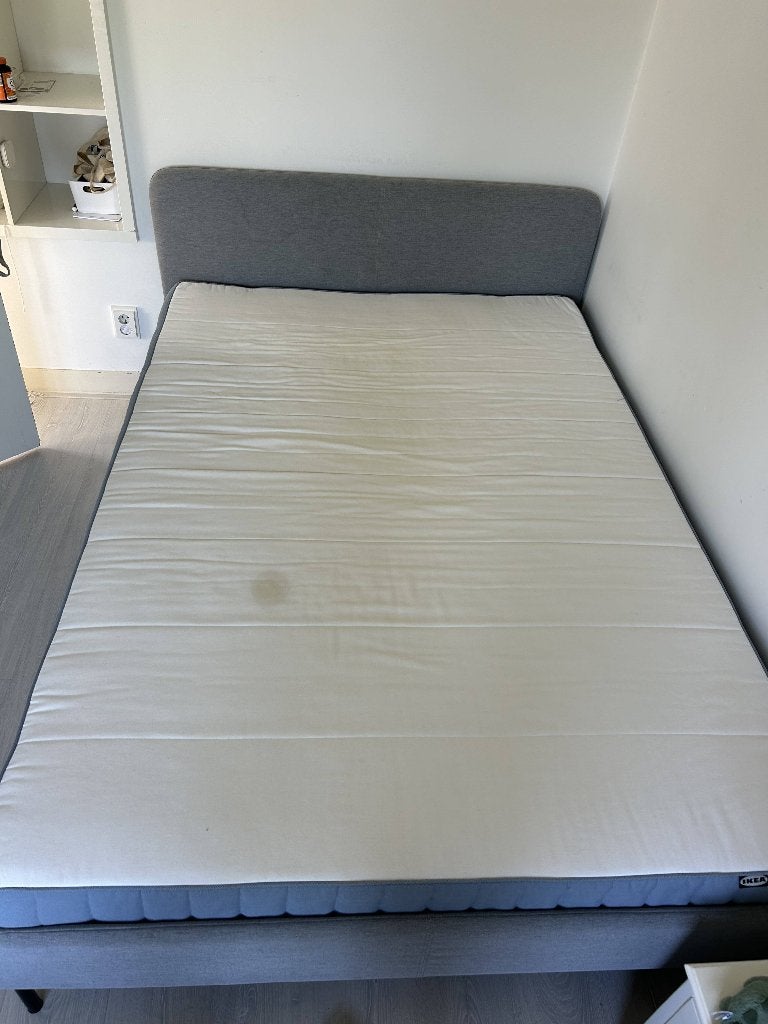 GRATIS Bedframe (+ matras), Ophalen, Ikea bed, Gebruikt, 140 cm