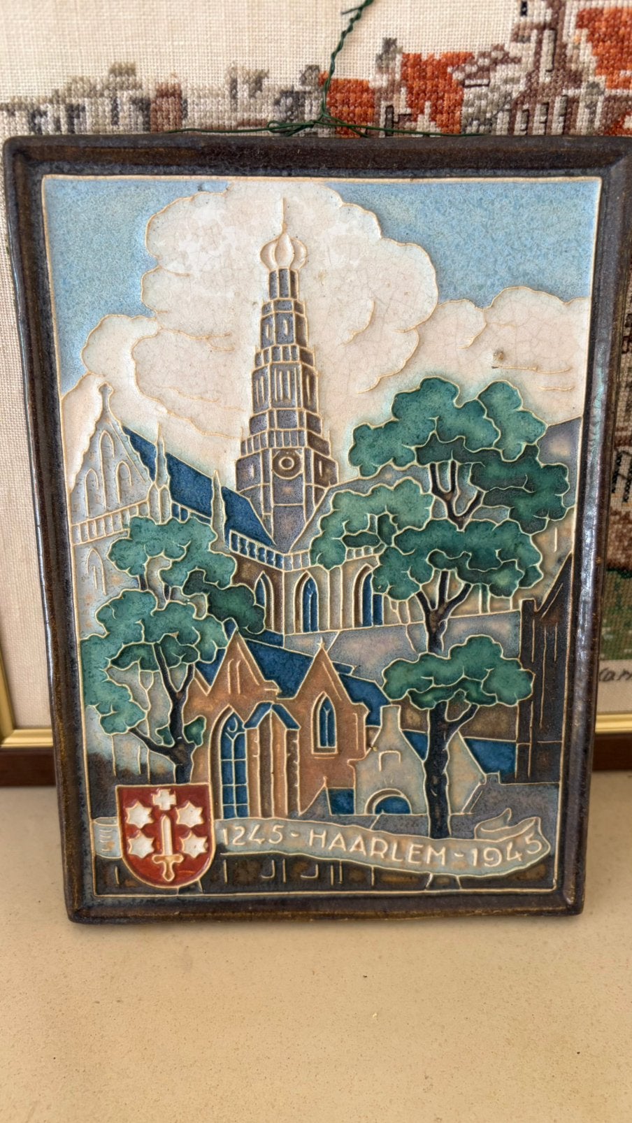 Cloi Sonné Antiek wandbord Haarlem 700 jaar sint Bavo Kerk, Antiek en Kunst, Ophalen of Verzenden