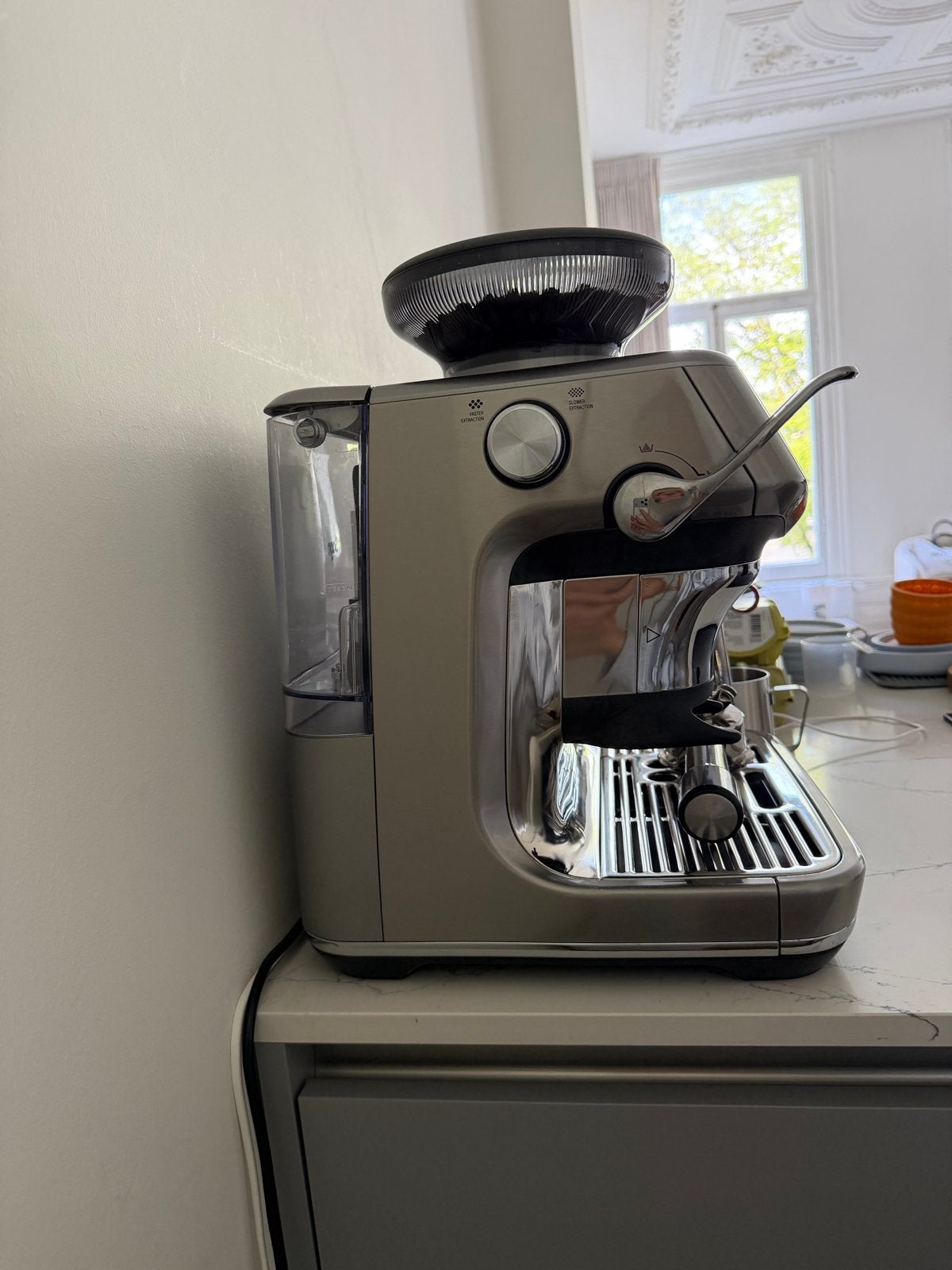 Foto 8 van Sage Barista Touch Impress Cold Steel - Zo goed als nieuw