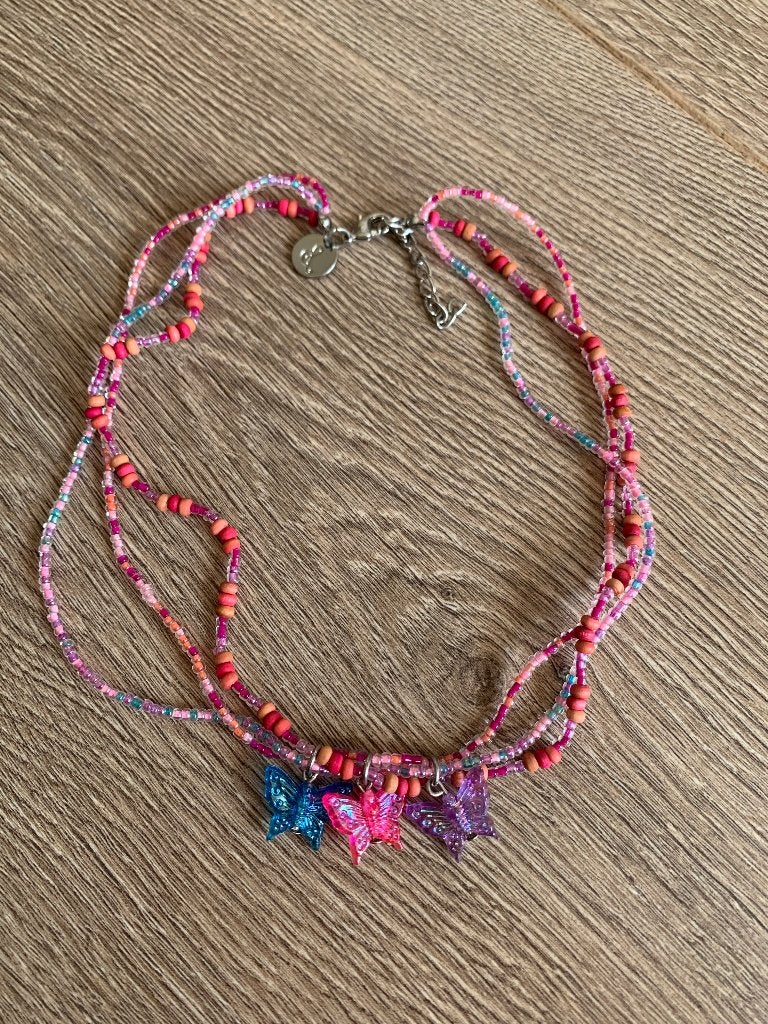 Zara triple kralen halsketting halssieraad roze met vlinders, Met hanger, Overige materialen, Nieuw, Ophalen of Verzenden