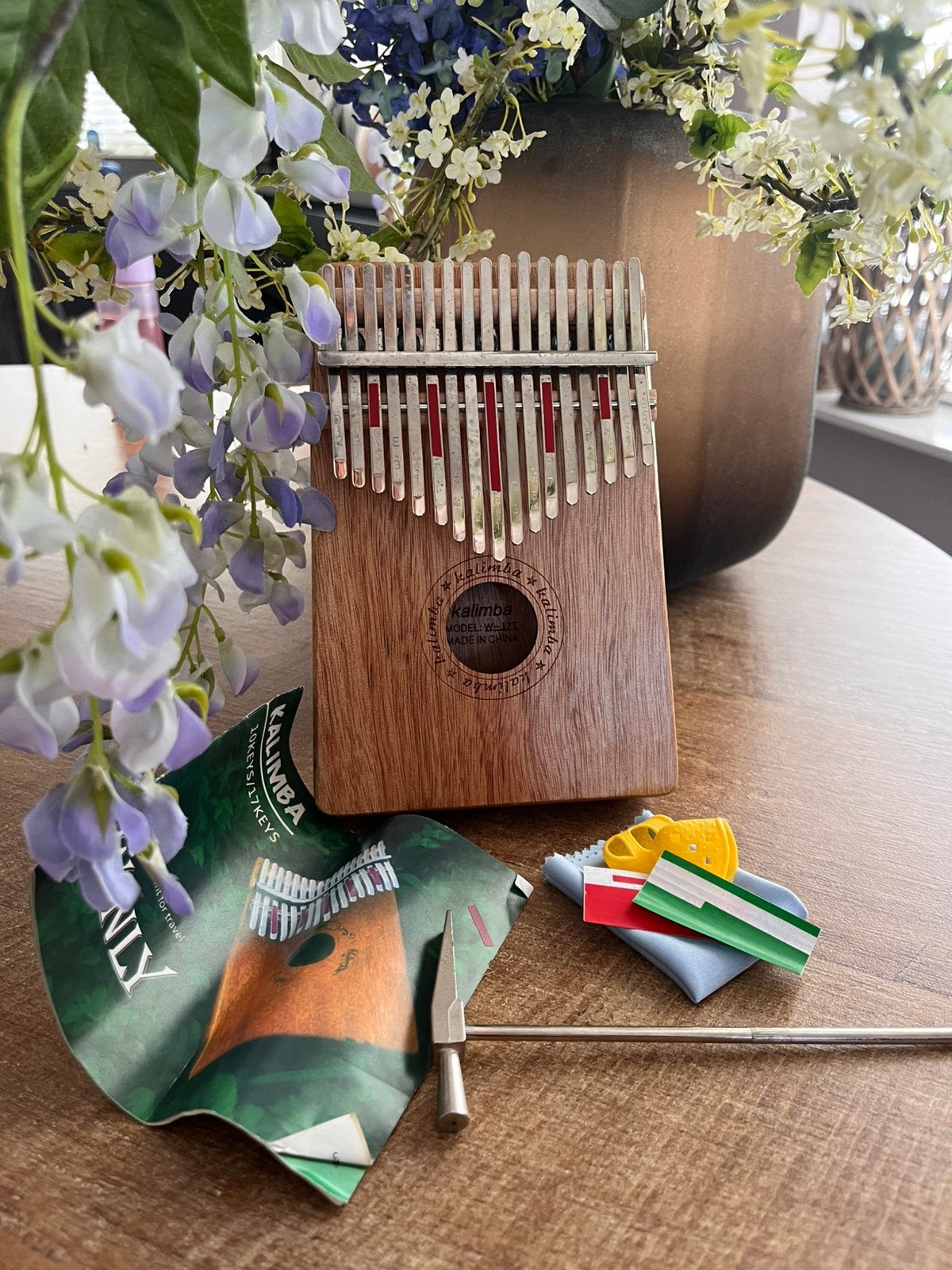 Kalimba - duimpiano, Ophalen