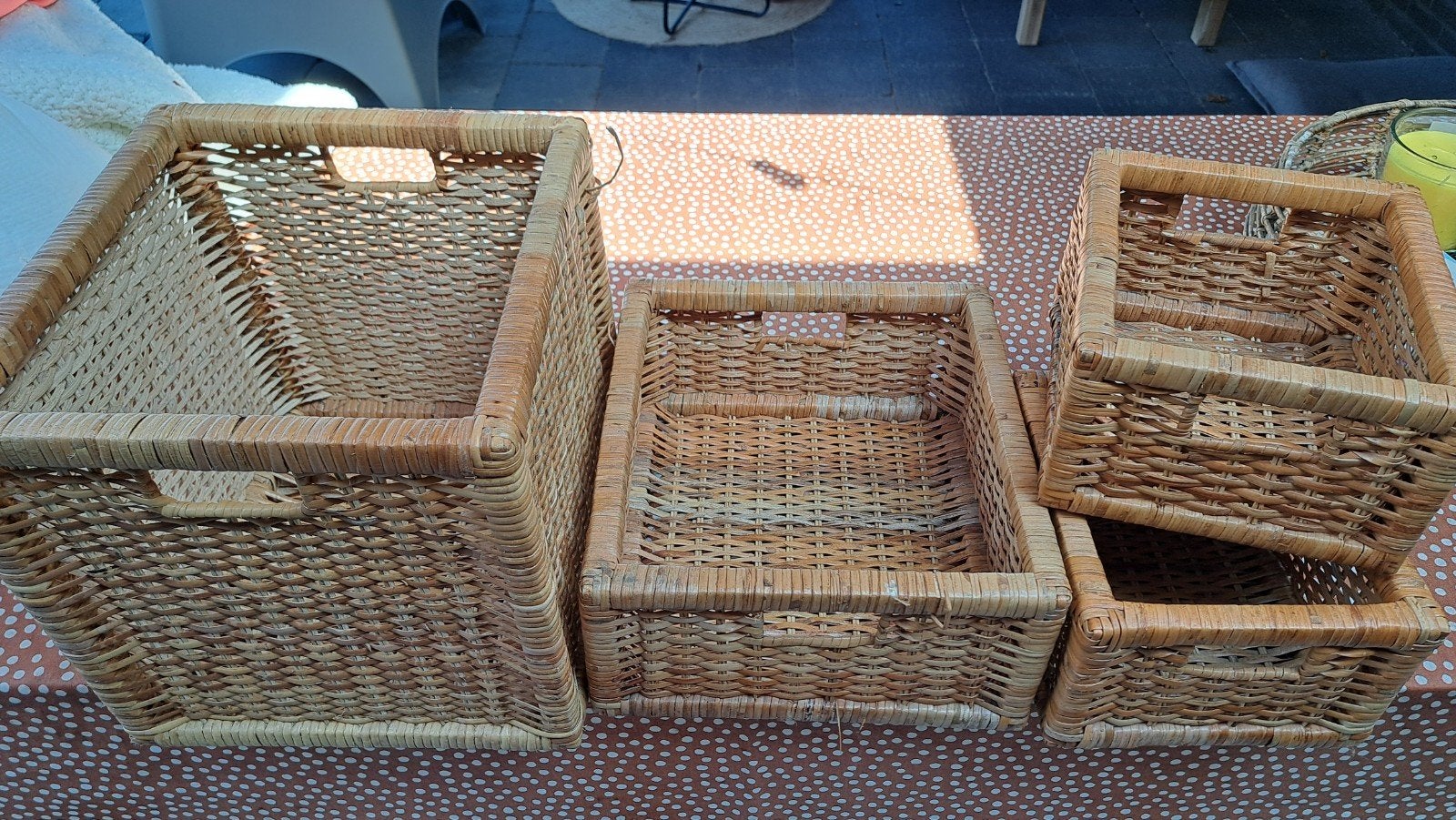 Set van 4 rieten manden - opbergmanden, Huis en Inrichting, Woonaccessoires | Schalen en Manden, Ophalen, Rond, Riet