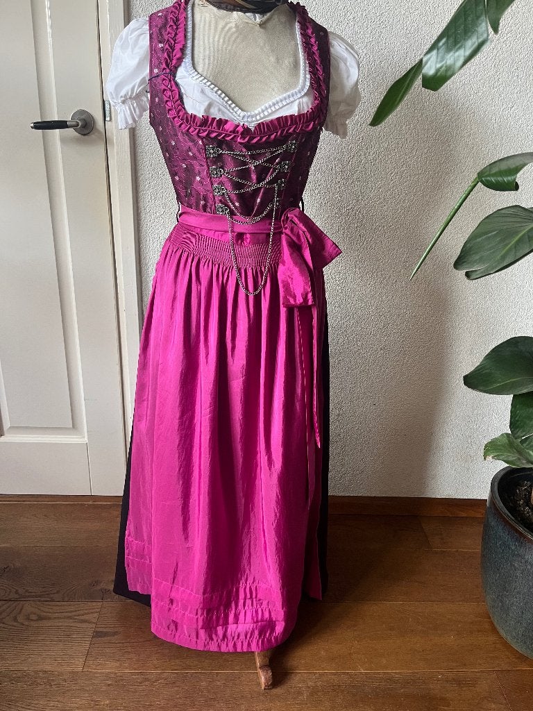 Lange Dirndl met schort maat 40, Maat 38/40 (M), Lekra, Ophalen of Verzenden, Kleding