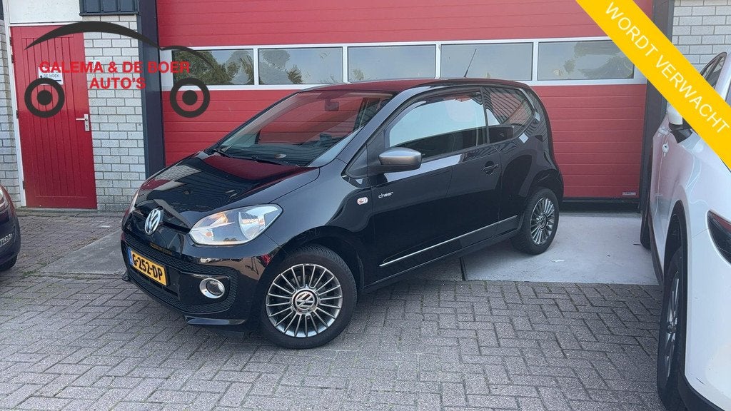 Volkswagen Up! 1.0 high up! BLUETOOTH / NAVI / ELEK RAMEN /, Auto's, Voorwielaandrijving, Euro 5, Stof, Gebruikt