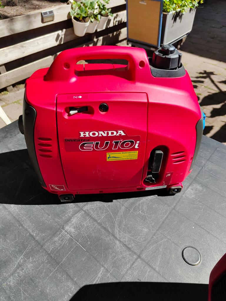 Honda eu32i en Honda eu10i generator., Ophalen, Zo goed als nieuw, Minder dan 5 kVA, Benzine