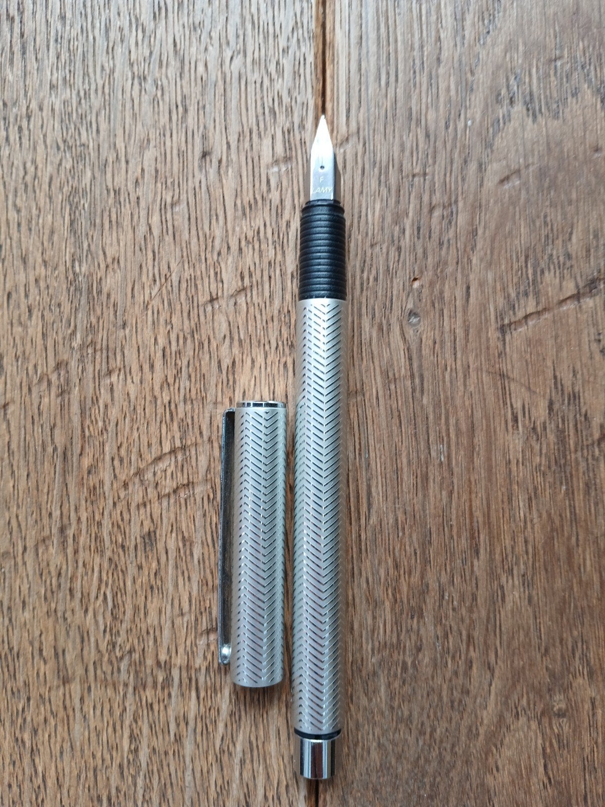 Lamy Linea Vulpen (Zilver Visgraat / Fishbone), Ophalen of Verzenden, Nieuw, Vulpen, Overige merken