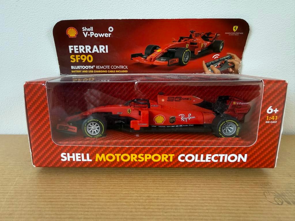 Ferrari SF90 op afstand bestuurbaar, Auto, 1:32 tot 1:50, Nieuw, Ophalen