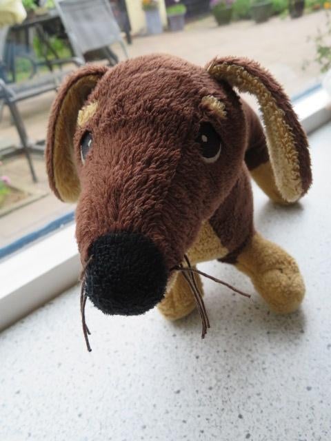 Hond teckel tekkel van IKEA bruin beige velours met labels, IKEA, Zo goed als nieuw, Wasbaar, Middelgroot (20 tot 80 cm)
