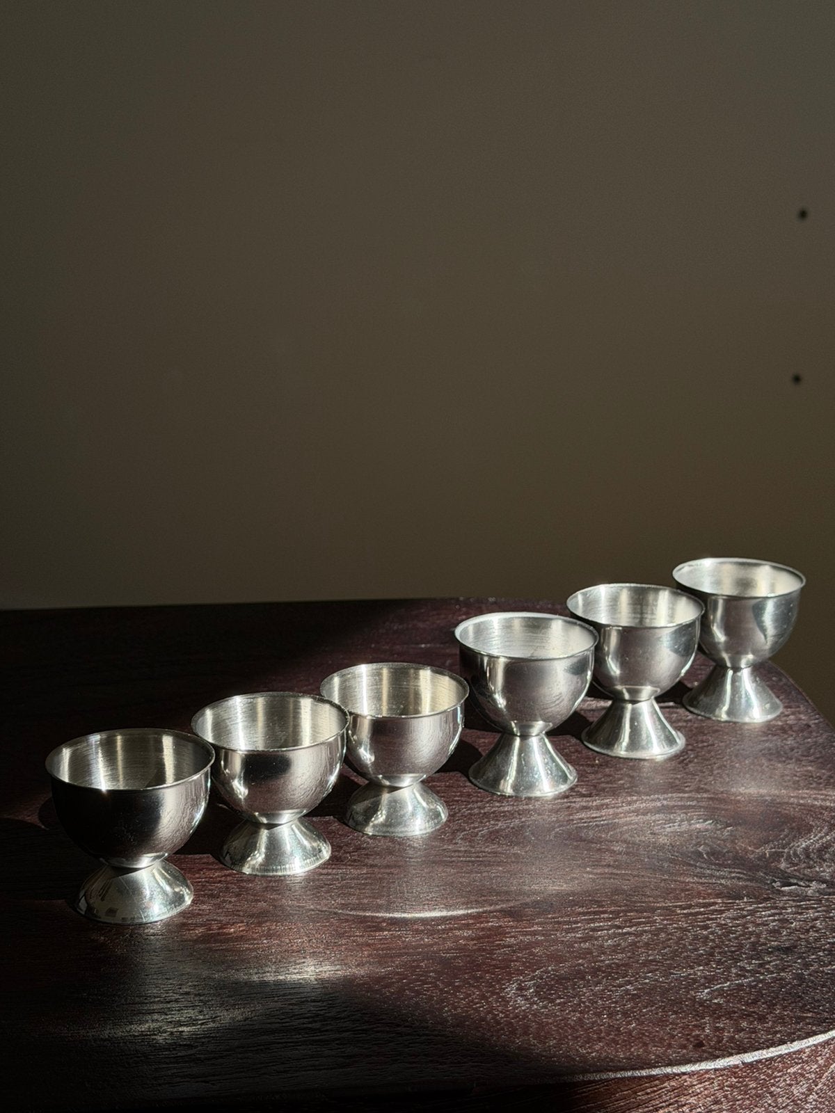 Set van 6 vintage rvs eierdopjes, Gebruikt, Overige typen, Vintage, Ophalen of Verzenden