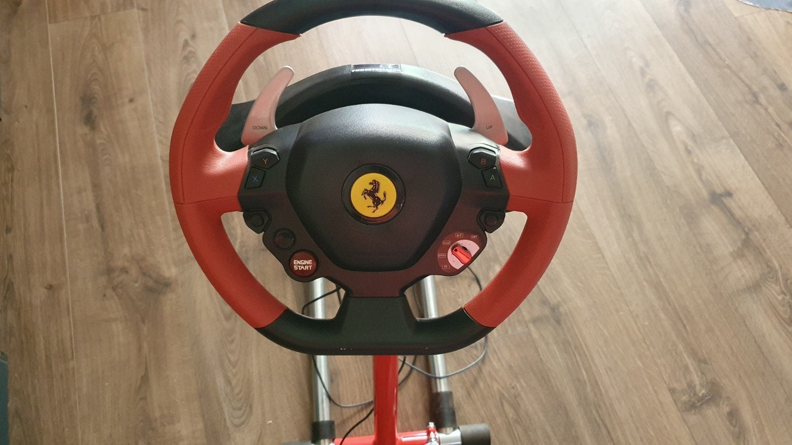 Thrustmaster Ferrari 458 Spider racestuur met standaard, Ophalen, Gebruikt, Stuurtje of Sportattribuut, Xbox Series S