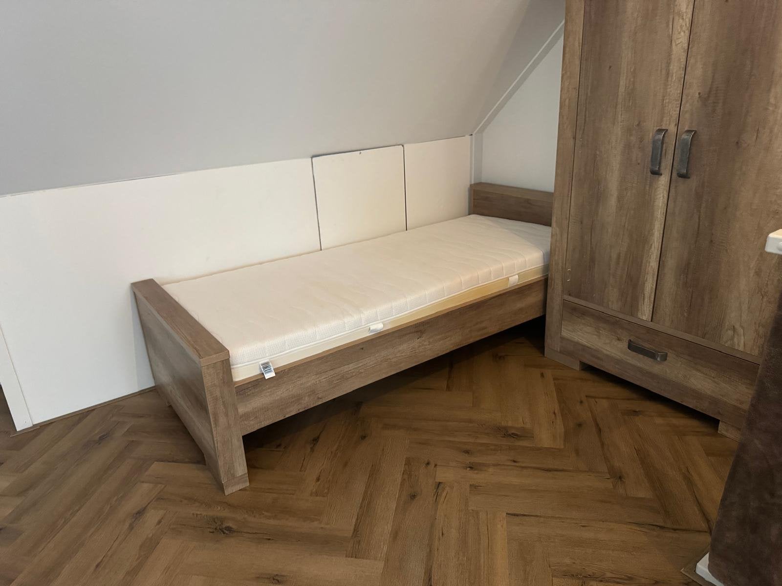 Een persoonsbed, 90 cm, Eenpersoons, Ophalen of Verzenden, Zo goed als nieuw