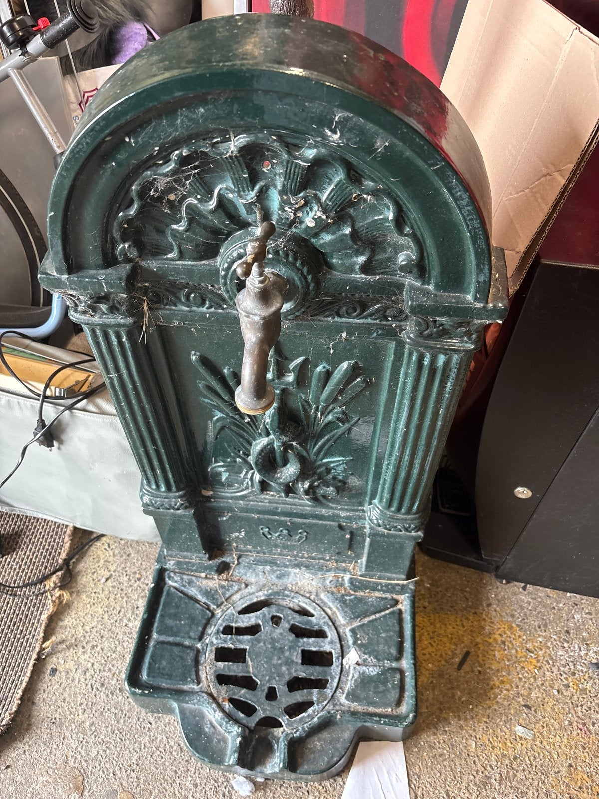 Antieke gietijzeren waterpomp / fontein, Antiek en Kunst, Ophalen