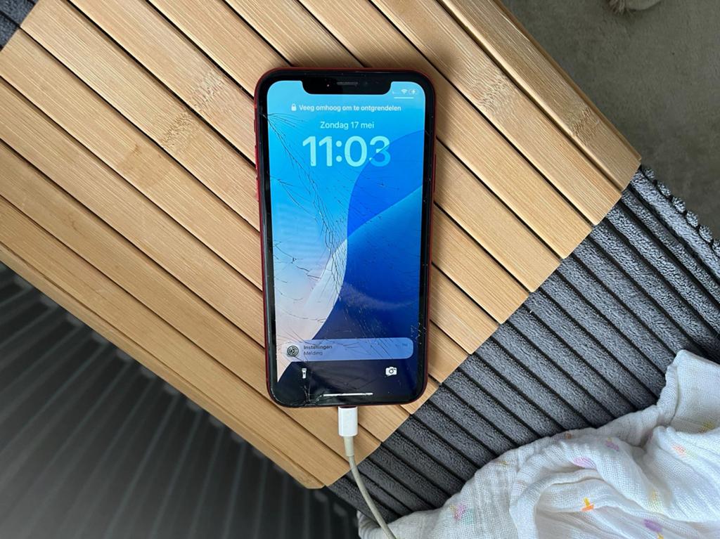 Iphone XR rood, Telecommunicatie, Mobiele telefoons | Apple iPhone, Gebruikt, IPhone XR, Ophalen of Verzenden, 82 %