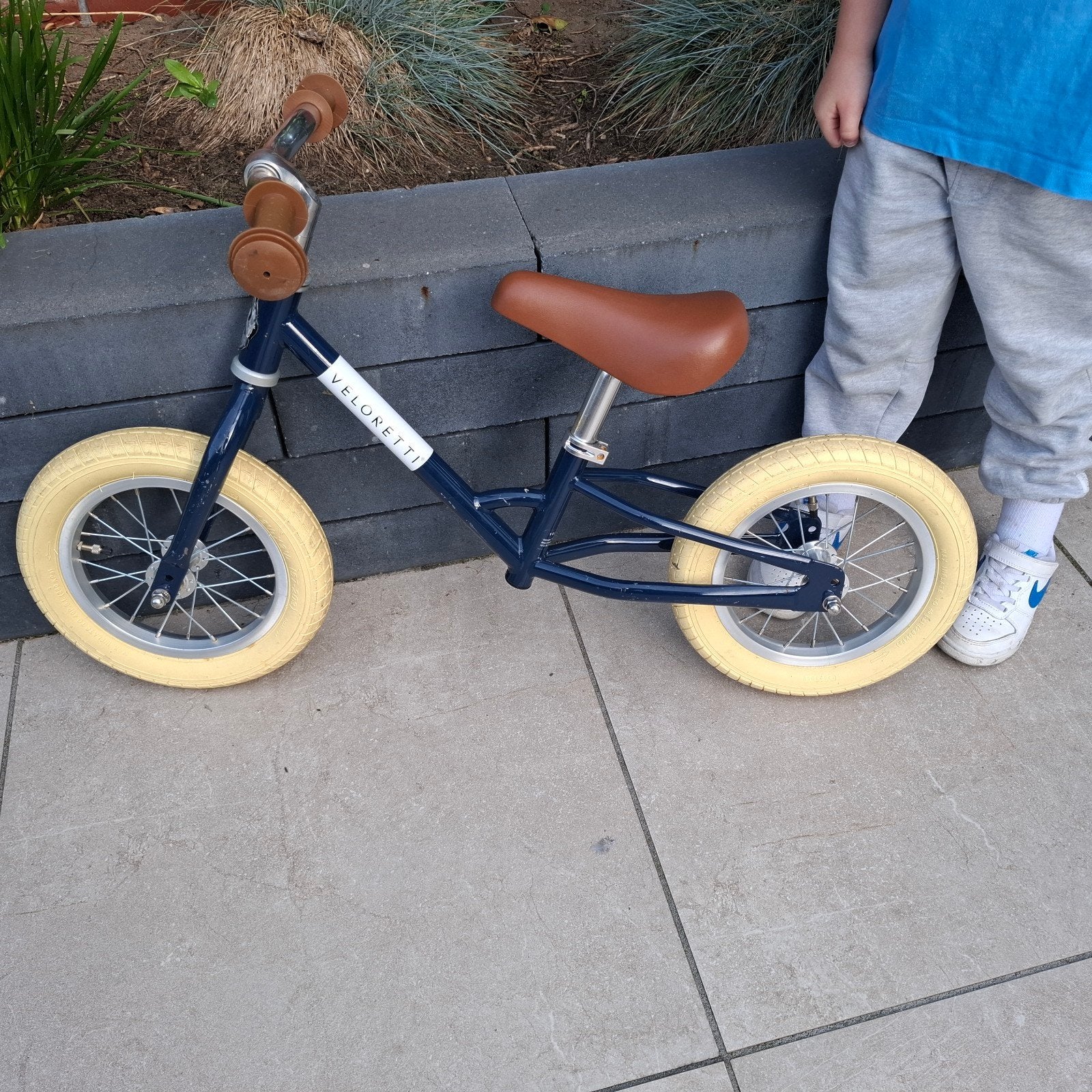 Veloretti loopfiets - Donkerblauw met bruin zadel, Ophalen, Zo goed als nieuw, Minder dan 16 inch, Veloretti