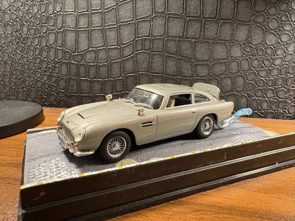 Aangeboden: Aston Martin DB5, Hobby en Vrije tijd, Modelauto's | 1:43, Ophalen of Verzenden, Nieuw, Auto, Overige merken