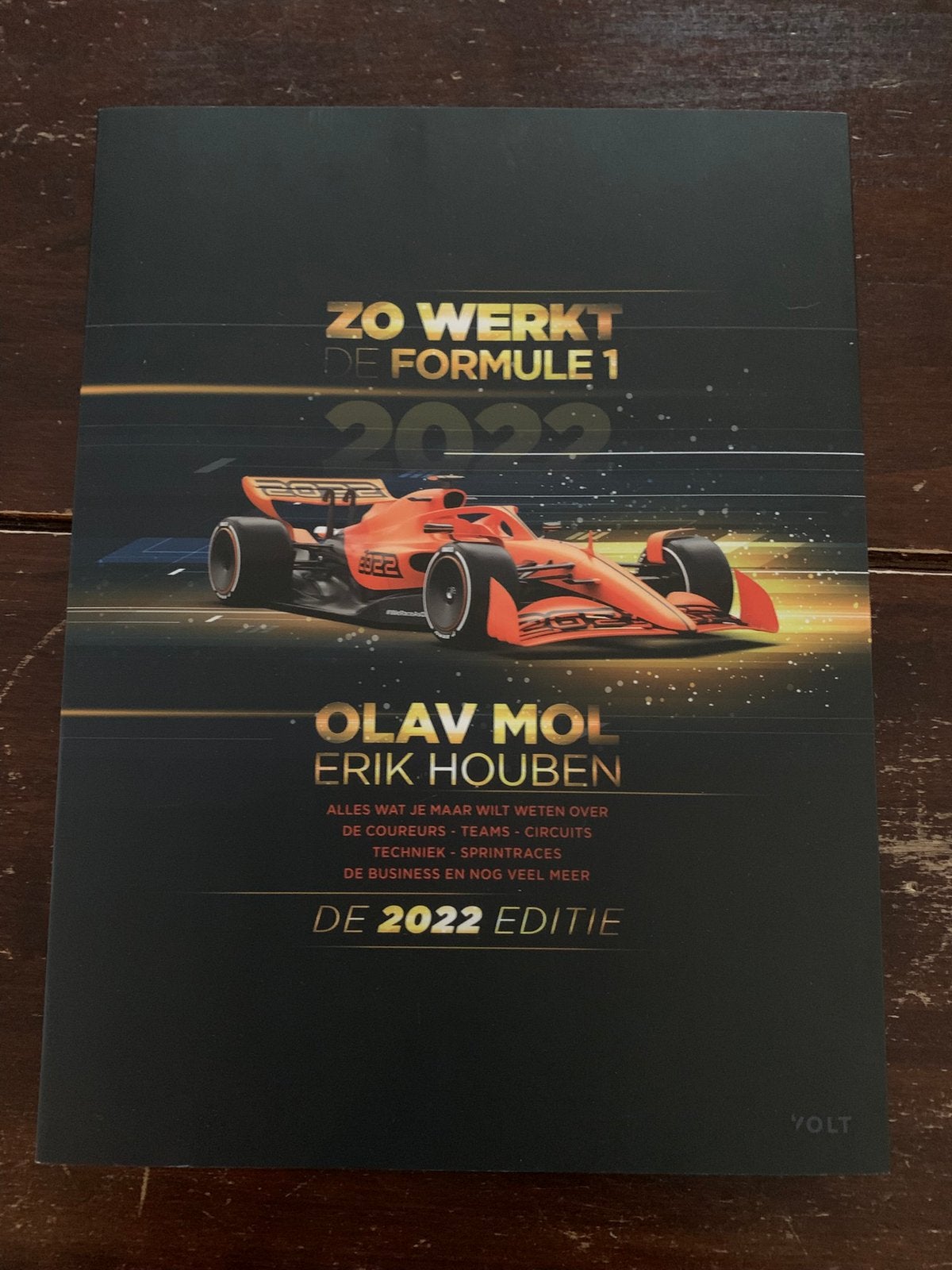 Olav Mol - Zo werkt de Formule 1 - de 2022 editie, Ophalen of Verzenden, Zo goed als nieuw, Formule 1