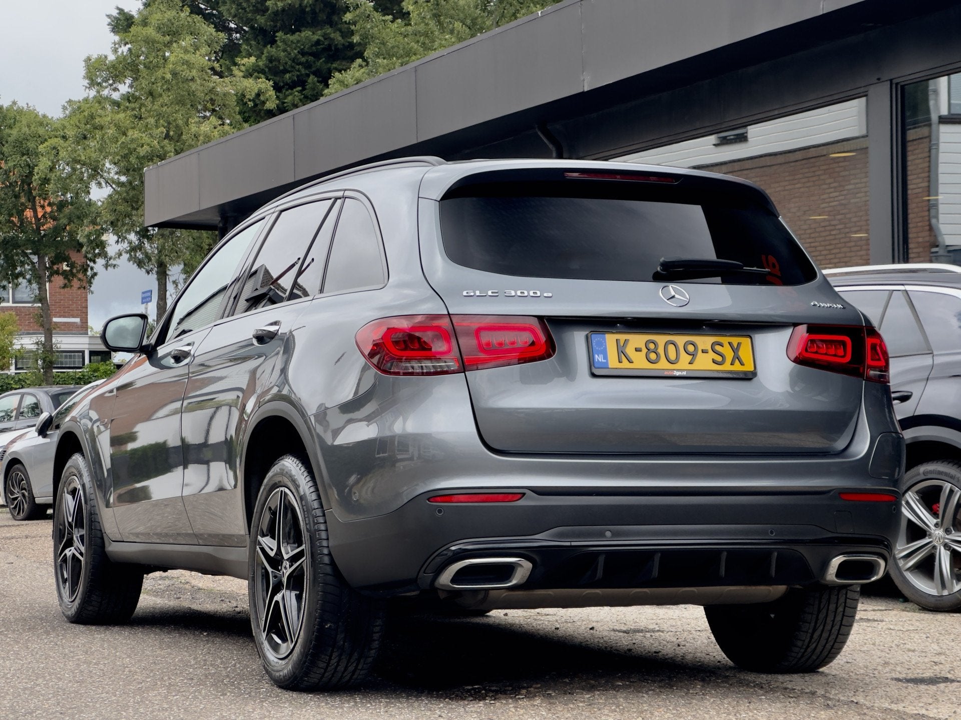 Mercedes-Benz GLC 300e AUT9 4MATIC AMG-STYLING PANODAK LEDER, Auto's, Automaat, Gebruikt, Euro 6, 4 cilinders