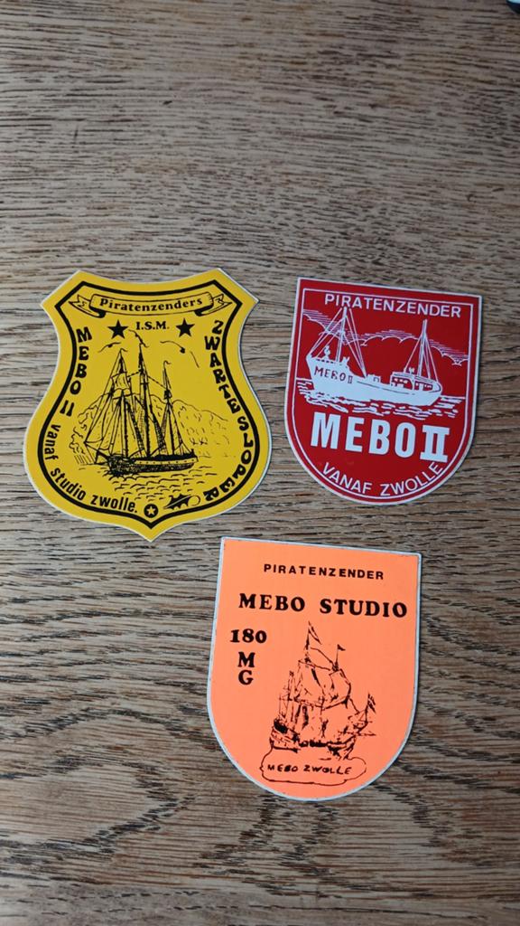 Sticker piraat zender Studio Mebo Mebo2 Zwarte Sloper ZWOLLE, Ophalen of Verzenden, Zo goed als nieuw