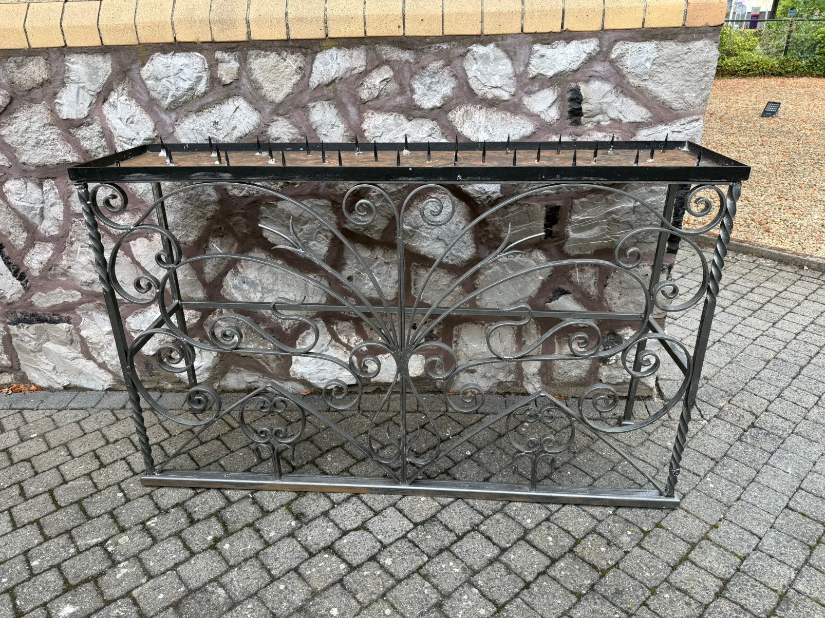 Smeedijzeren kaarsenbak uit kerk, Antiek en Kunst, Antiek | Religie, Ophalen