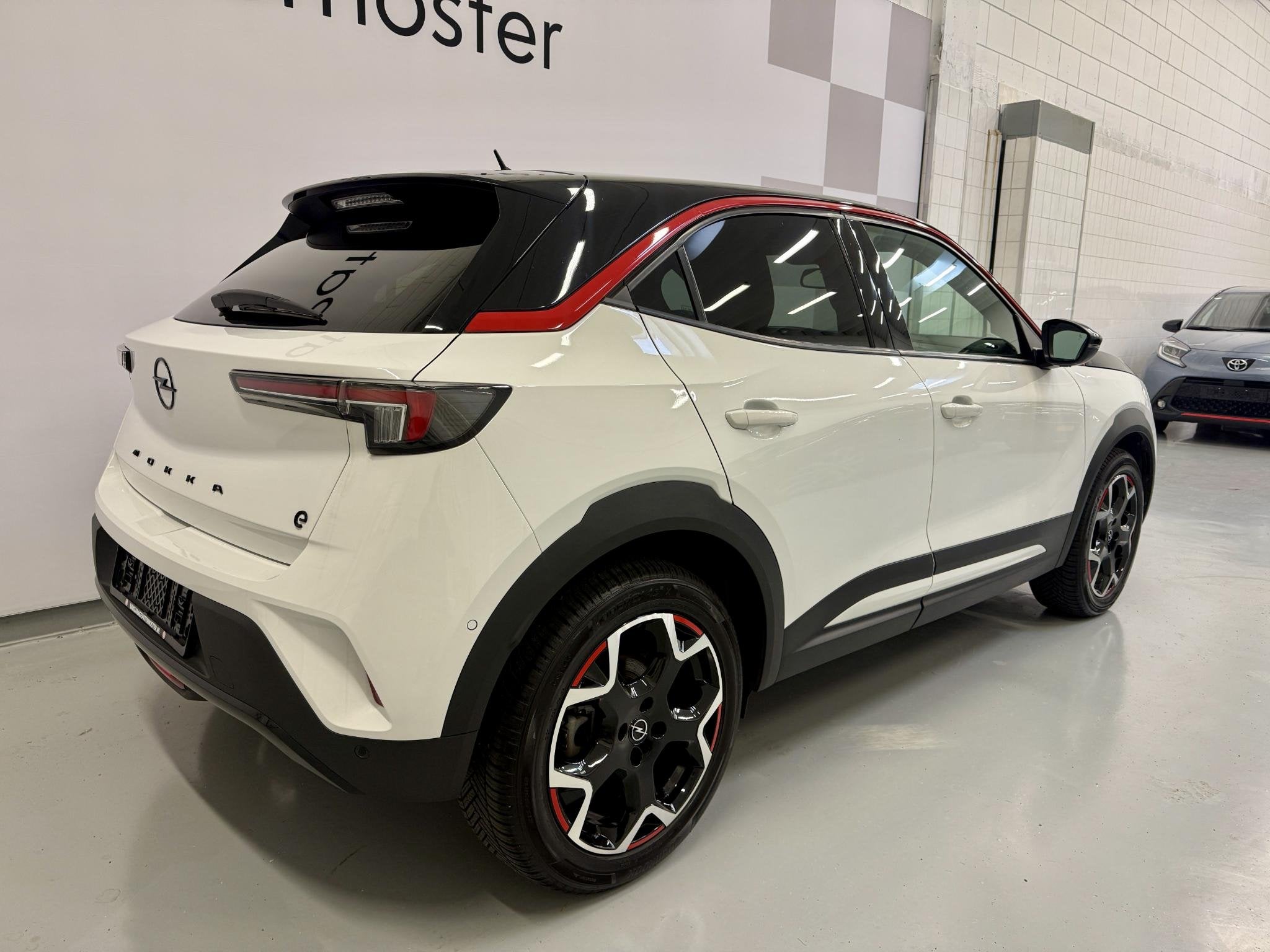 Opel Mokka Electric Ultimate 50 kWh SoH 100% / Carplay / Cam, Auto's, 12 maanden, Gebruikt, Mokka-e, Alcantara