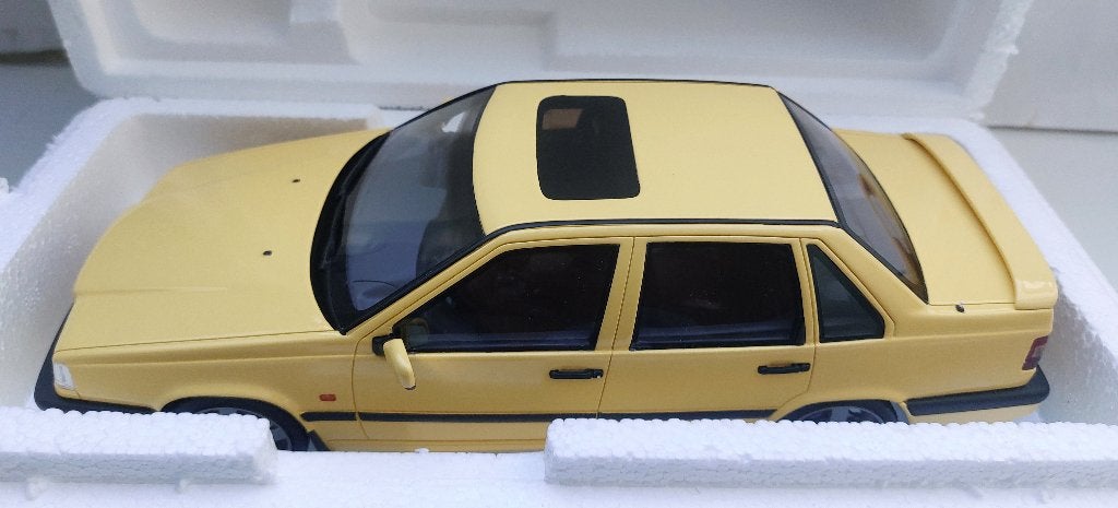 Ottomobile 1:18 Volvo 850 T5R 1996 cream yellow nieuw, Ophalen of Verzenden, Nieuw, Auto, OttOMobile