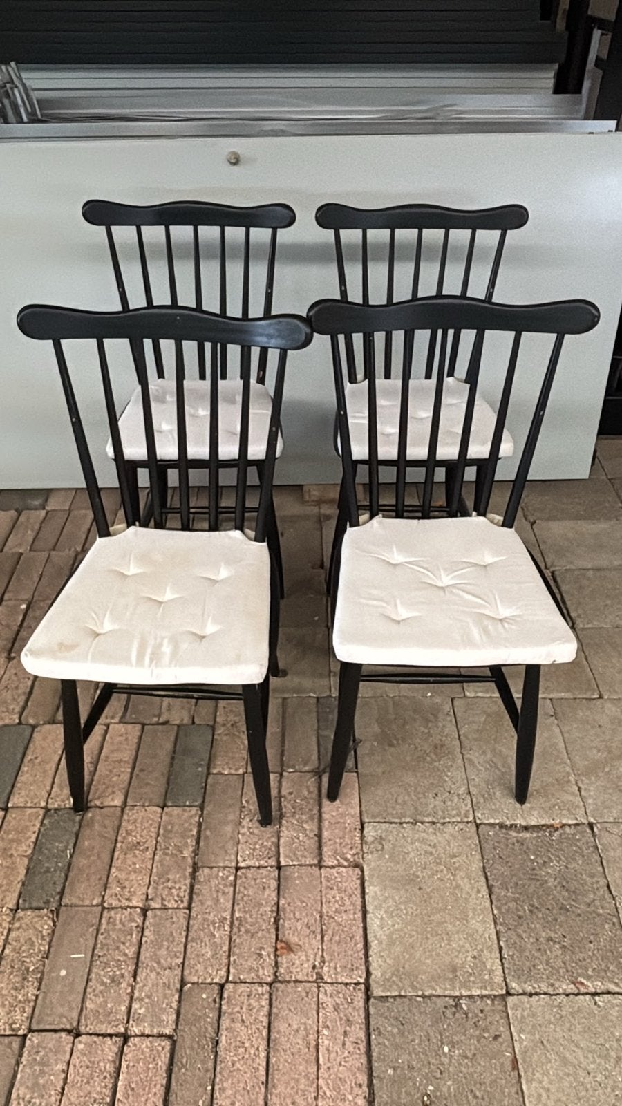 Set van 4 zwarte Windsor stijl eetkamerstoelen met kussens, Huis en Inrichting, Stoelen, Ophalen, Gebruikt, Zwart, Vier